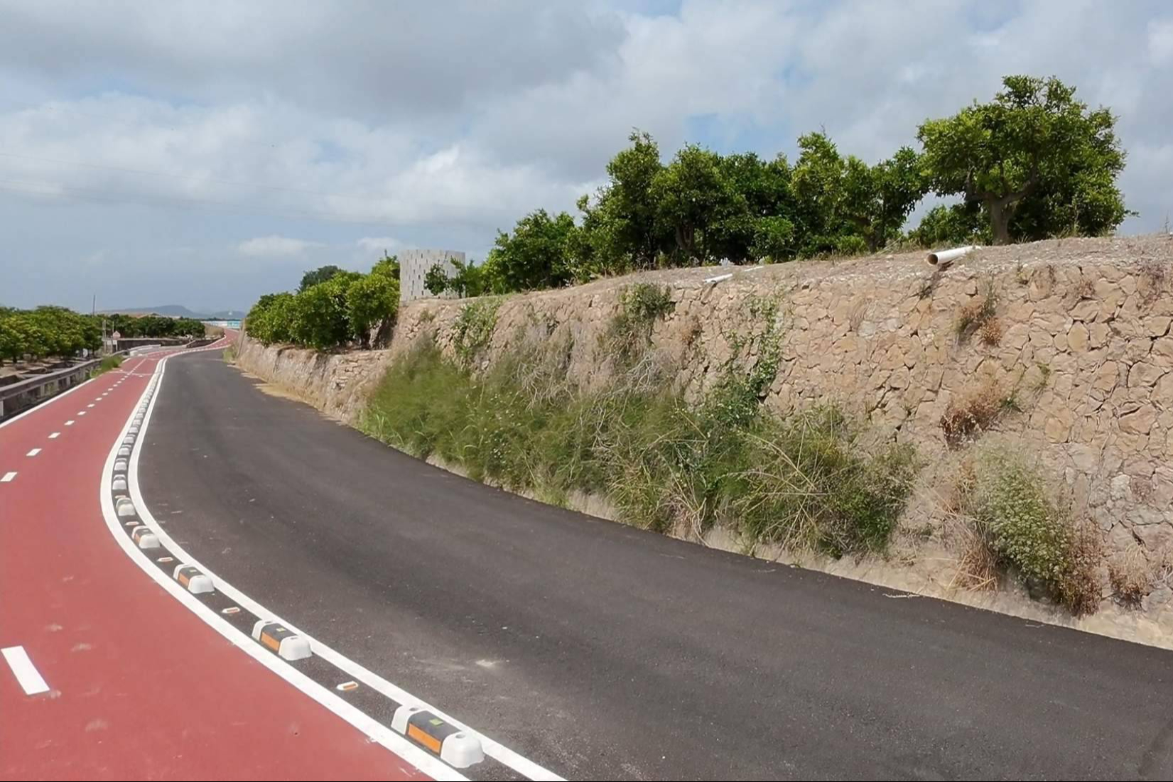 Sevilla, Cartagena y Alicante apuestan por el separador de carril bici fotoluminiscente de Abadecom Urban