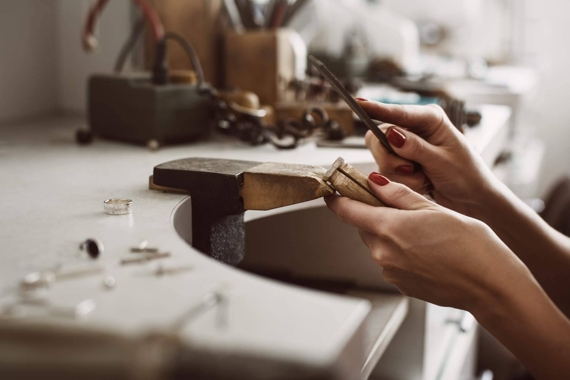 Las empresas europeas de alta joyería ponen el foco en el talento de la Generación Z formado en Vigo