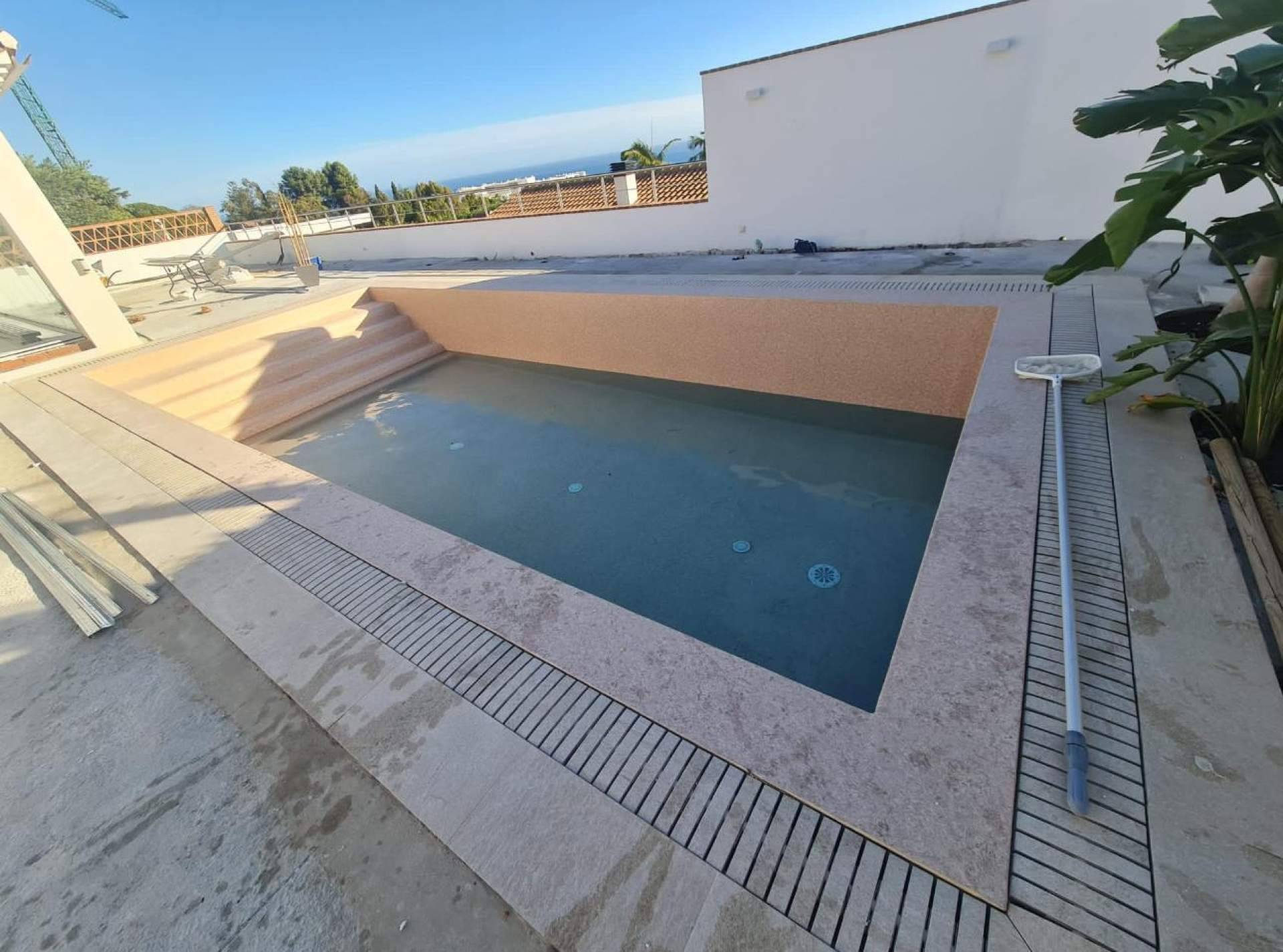 Construcción de piscinas y diseño exterior; Piscinas Castellón marca tendencia nacional