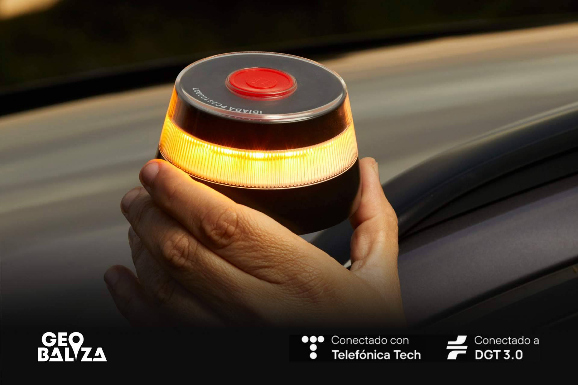 Modelo de baliza V16 con geolocalización, conectividad integrada y certificado DGT desde 29,90 euros