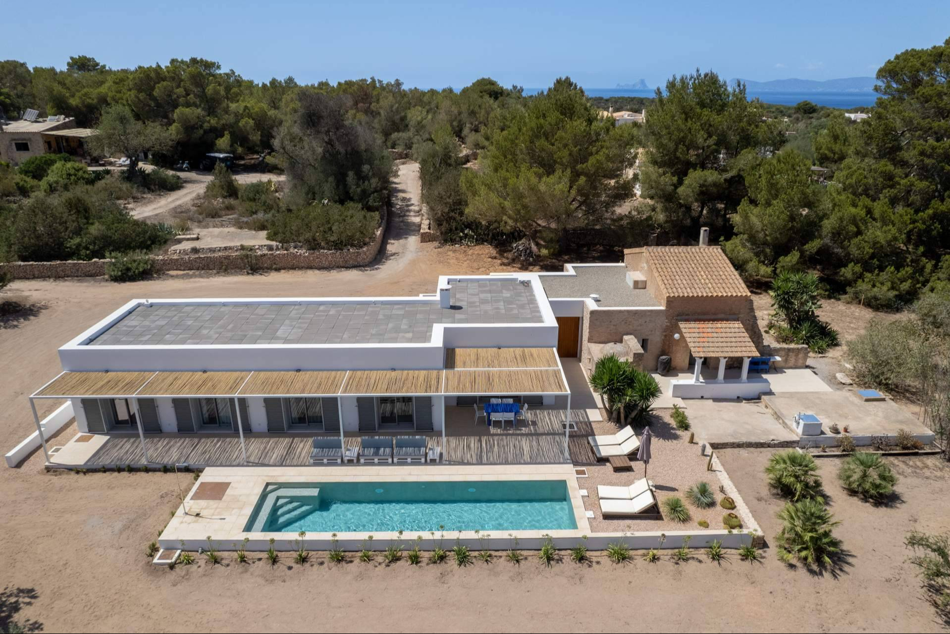 Can Corda ofrece casas mediterráneas independientes en Es Cap de Barbaria, ideales para parejas y familias