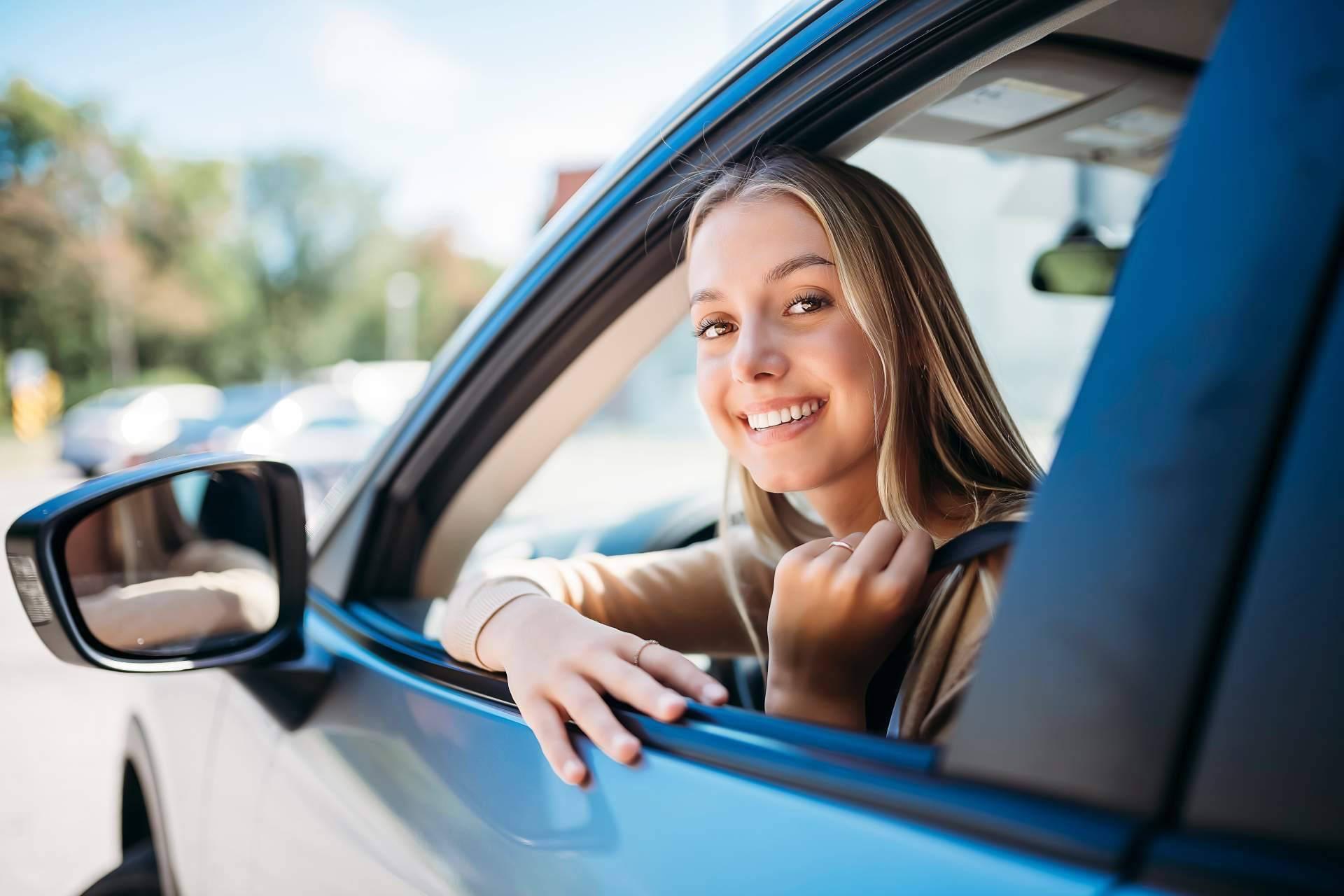 Cada vez más jóvenes conductores eligen el renting por su flexibilidad y ventajas económicas