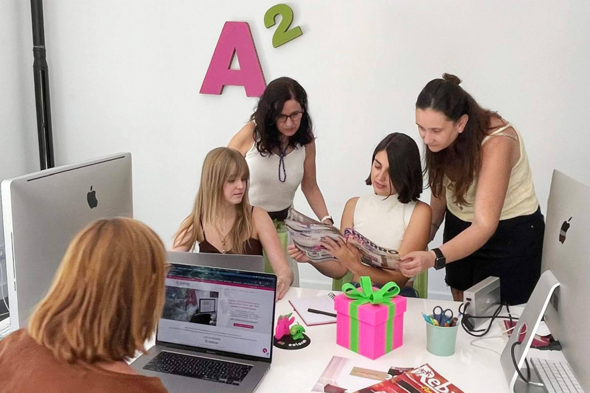 Empresas en Madrid confían en A2 Colores, estudio de diseño gráfico, para desarrollar su identidad 360º