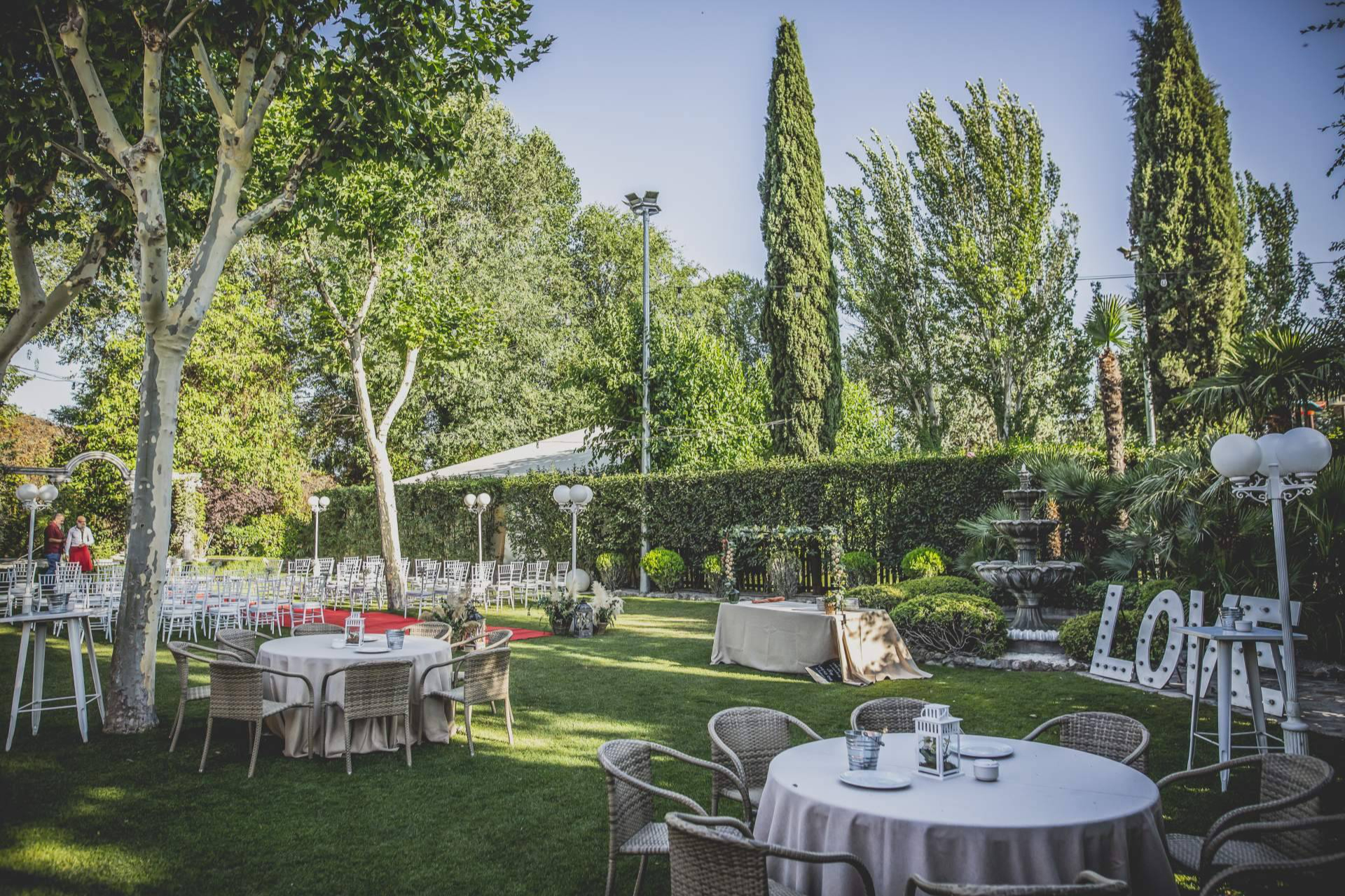 FuenteArcos, referencia en bodas al exterior en Madrid con ceremonia, cóctel y banquete