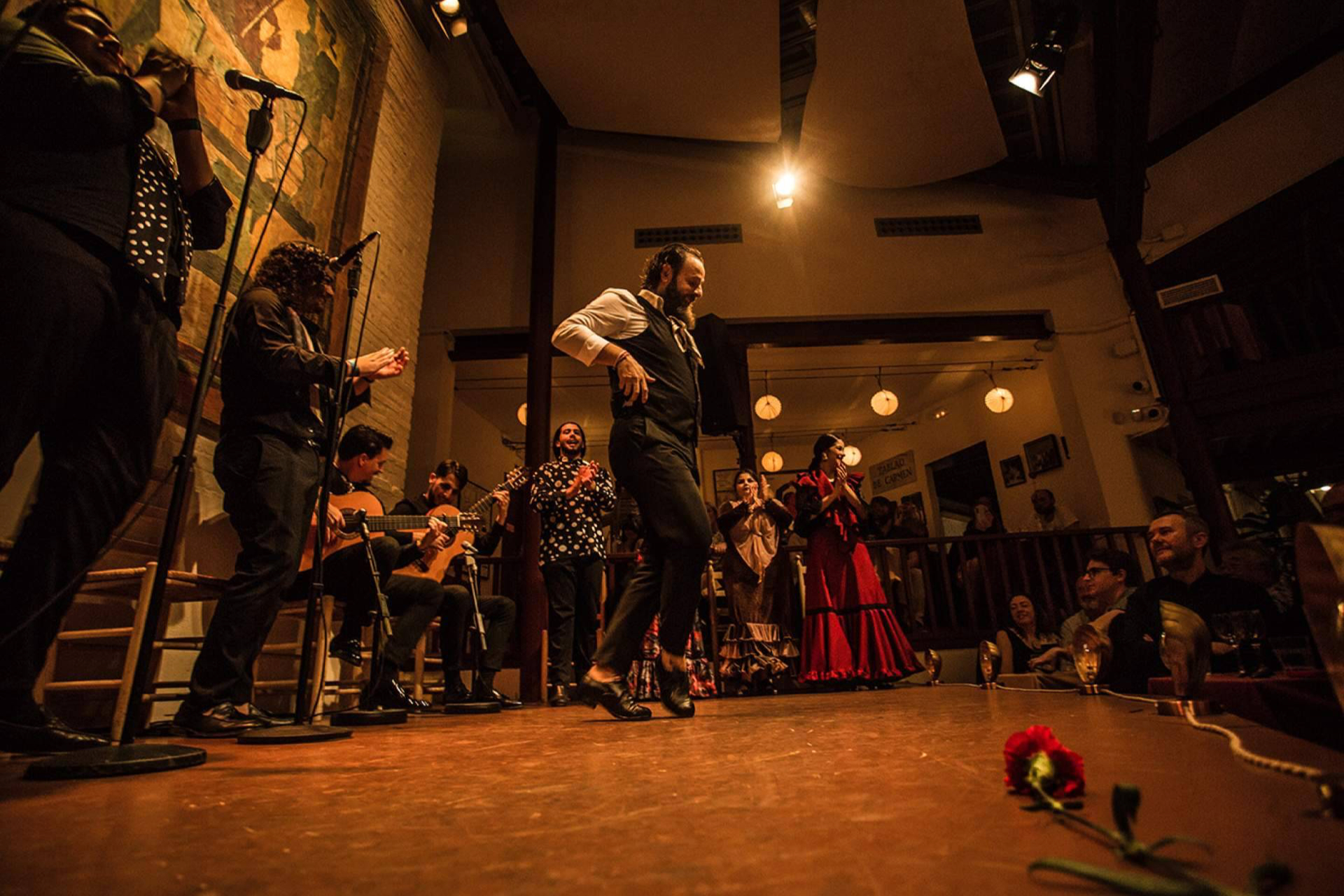 El plan todo-en-uno en Barcelona; flamenco, gastronomía e historia en el Tablao de Carmen