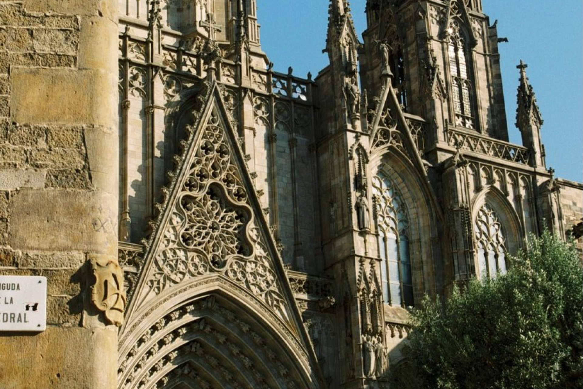 Los walking tours de BarcelloniAmo redibujan el mapa cultural de Barcelona para viajeros italianos