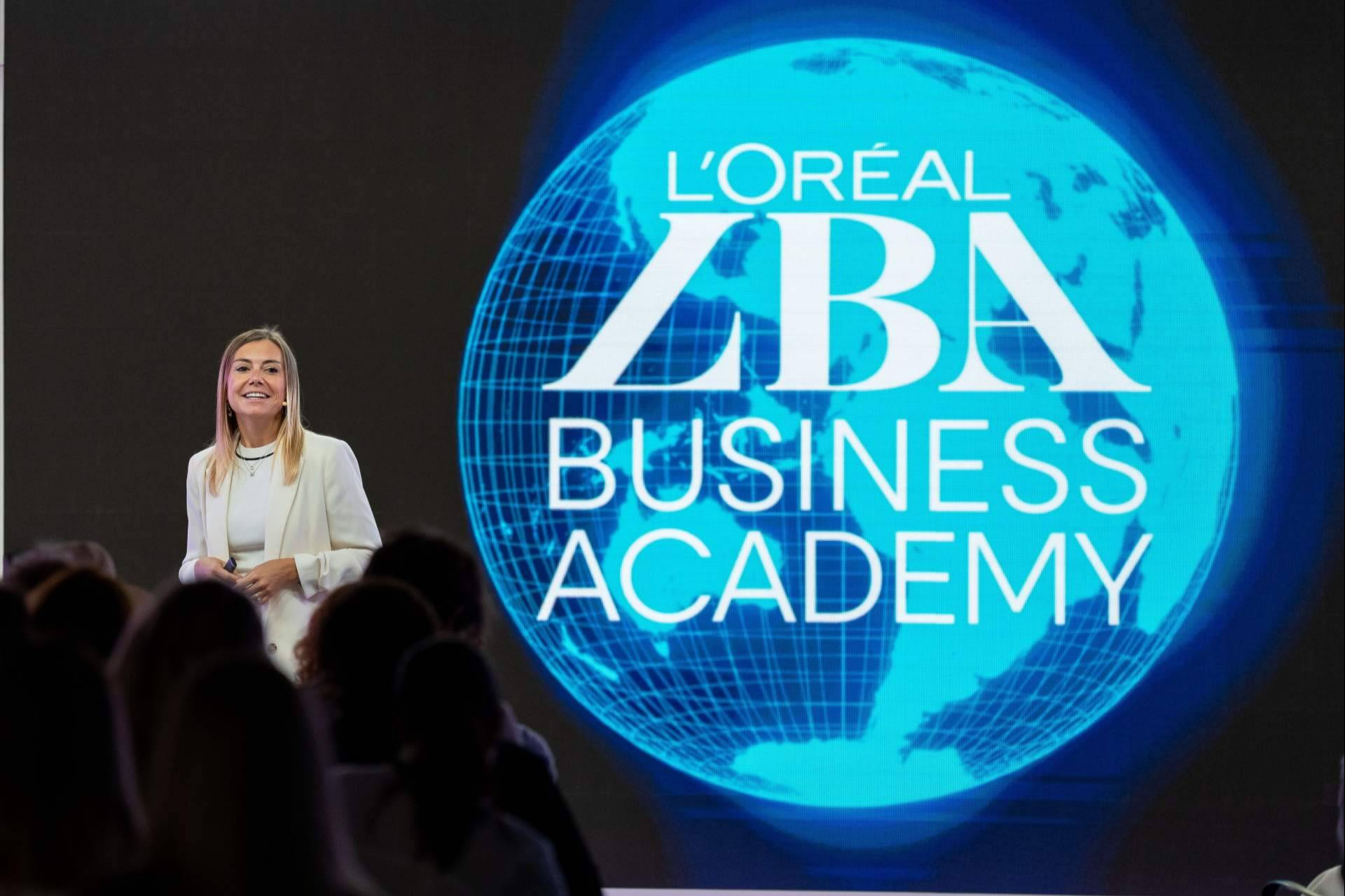 L’ORÉAL productos profesionales y ThePowerMBA suman fuerzas para transformar este año a 2.000 peluqueros