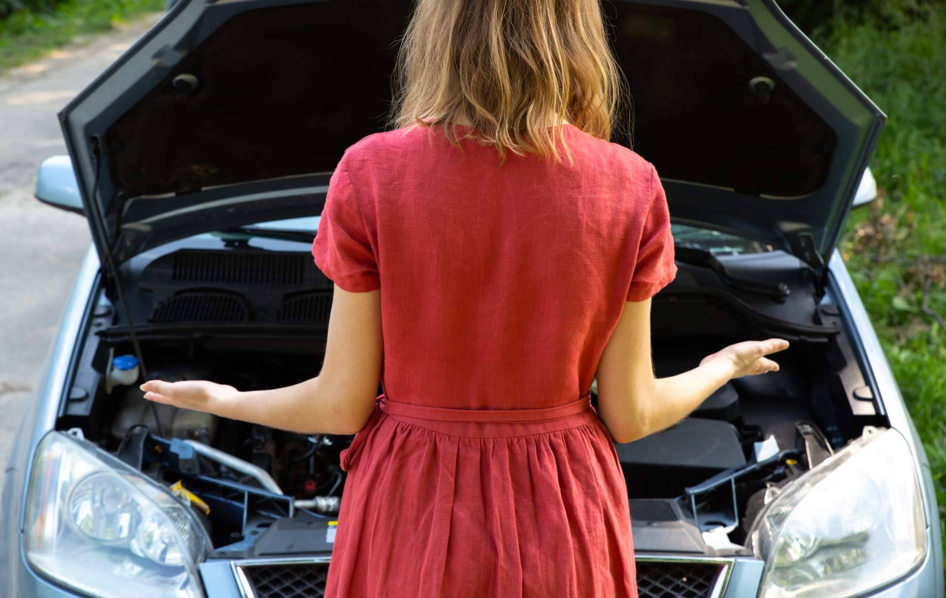 El destino de un coche averiado; compra de coches averiados y baja definitiva en DGT