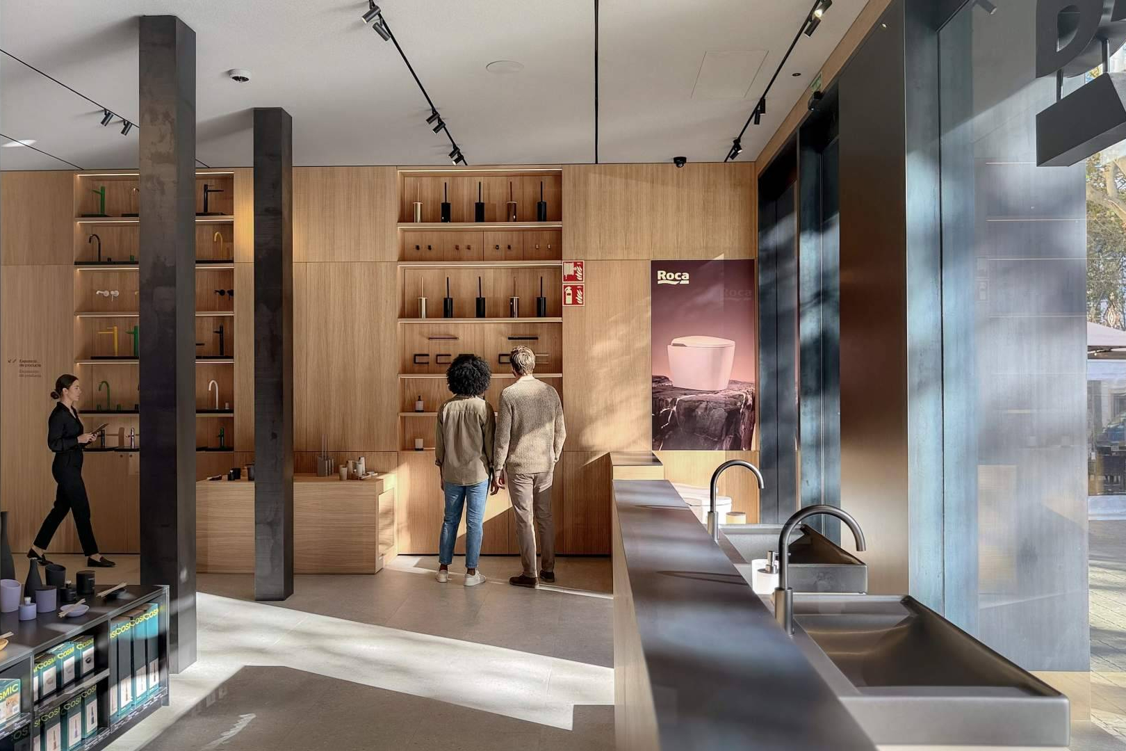 Mormedi y Roca presentan D-512 en Barcelona; un Living Lab que redefine el retail del baño desde la experiencia del usuario