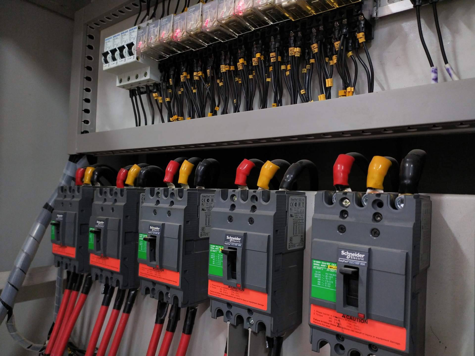 Cadenza Electric asegura stock disponible de material eléctrico Schneider para entrega rápida