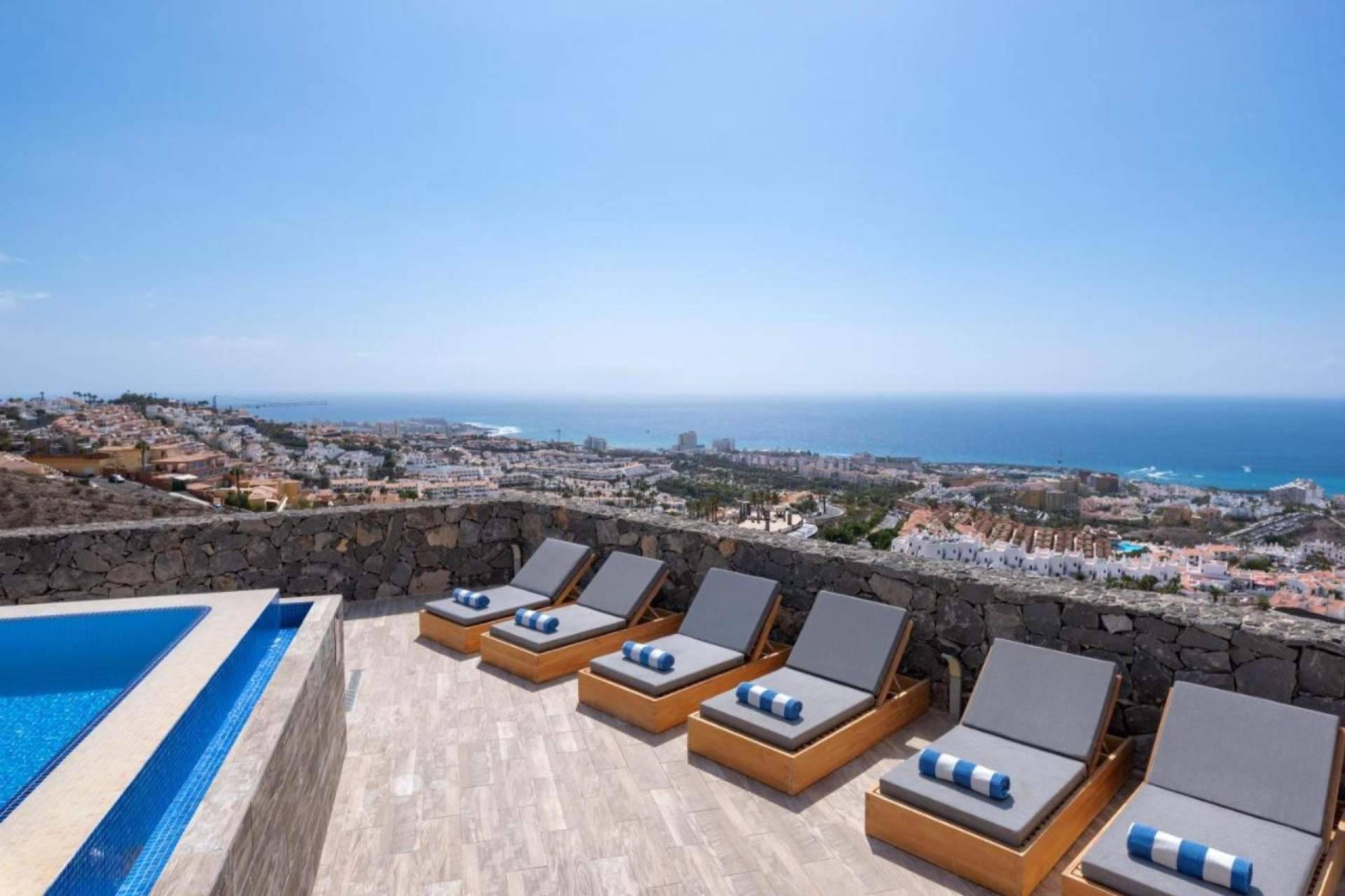 Villas en Tenerife con coche incluido; la propuesta de Villas Tenerife para unas vacaciones de lujo más completas