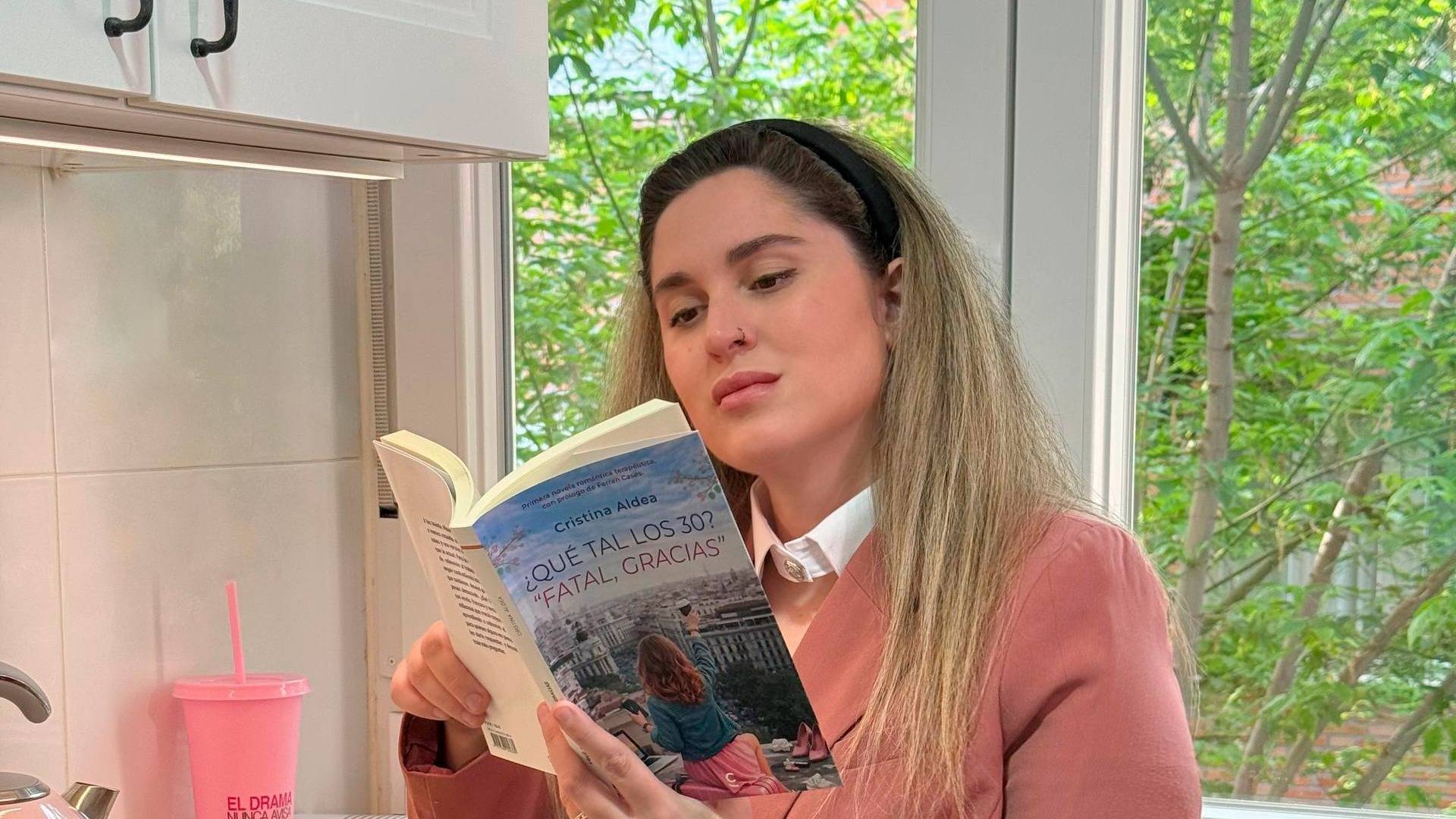 '¿Qué tal los 30? Fatal, gracias.'; la novela de Cristina Aldea sobre expectativas, amor y caos cotidiano