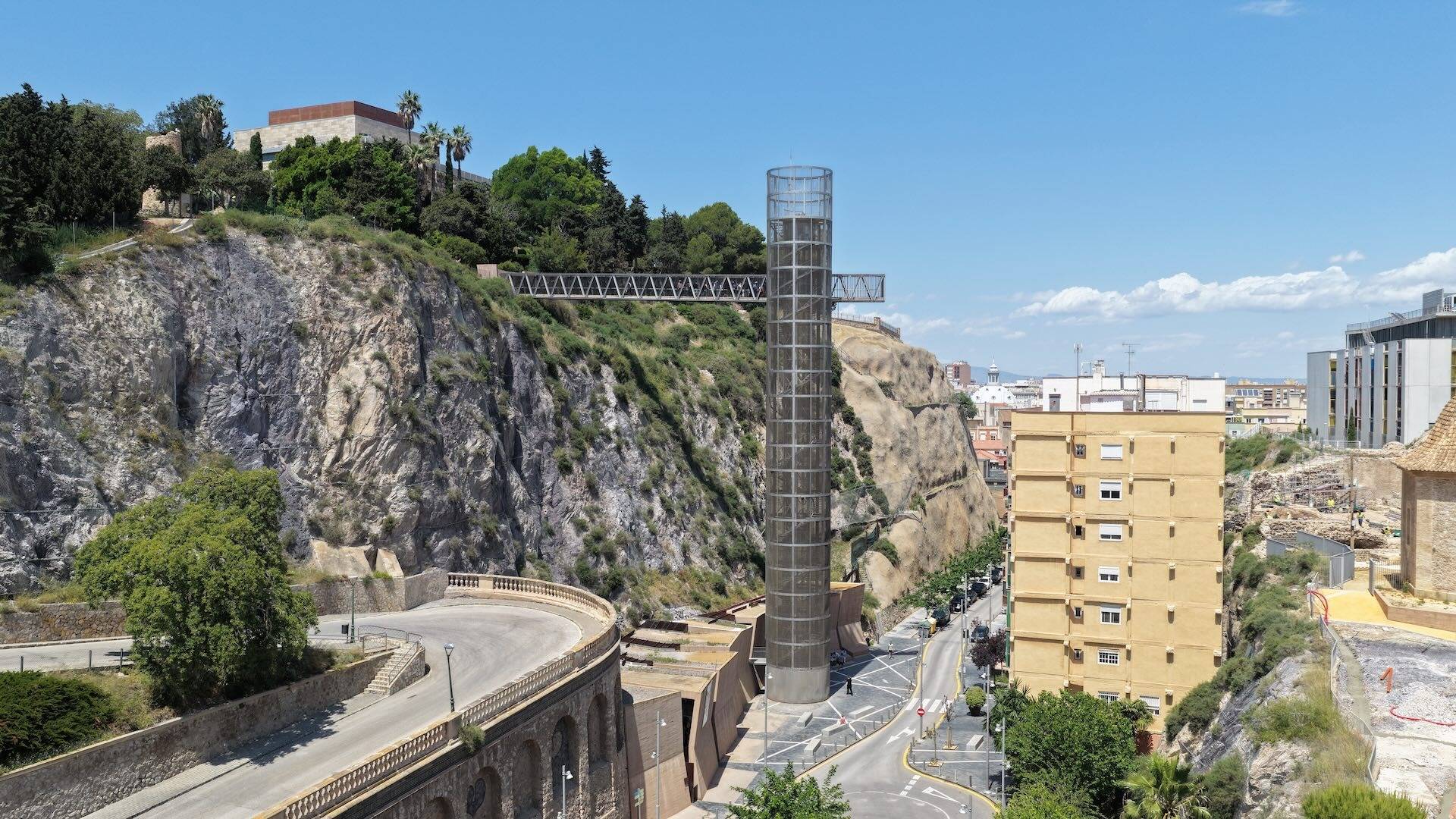 Barco turístico, castillo y ascensor panorámico; tres formas de contemplar la bahía de Cartagena