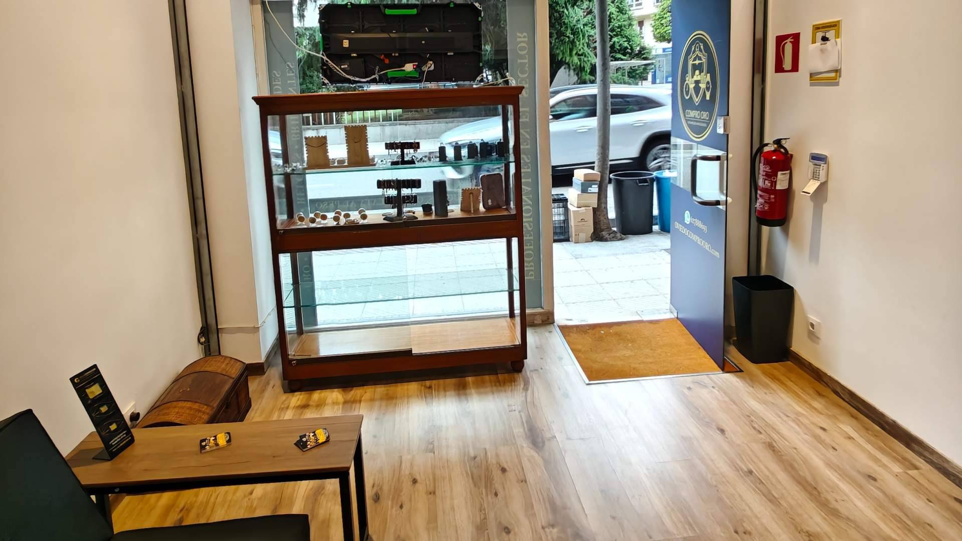 Compro Oro Oviedo traslada la cercanía de su servicio con un nueva tienda en la calle Independencia de Oviedo