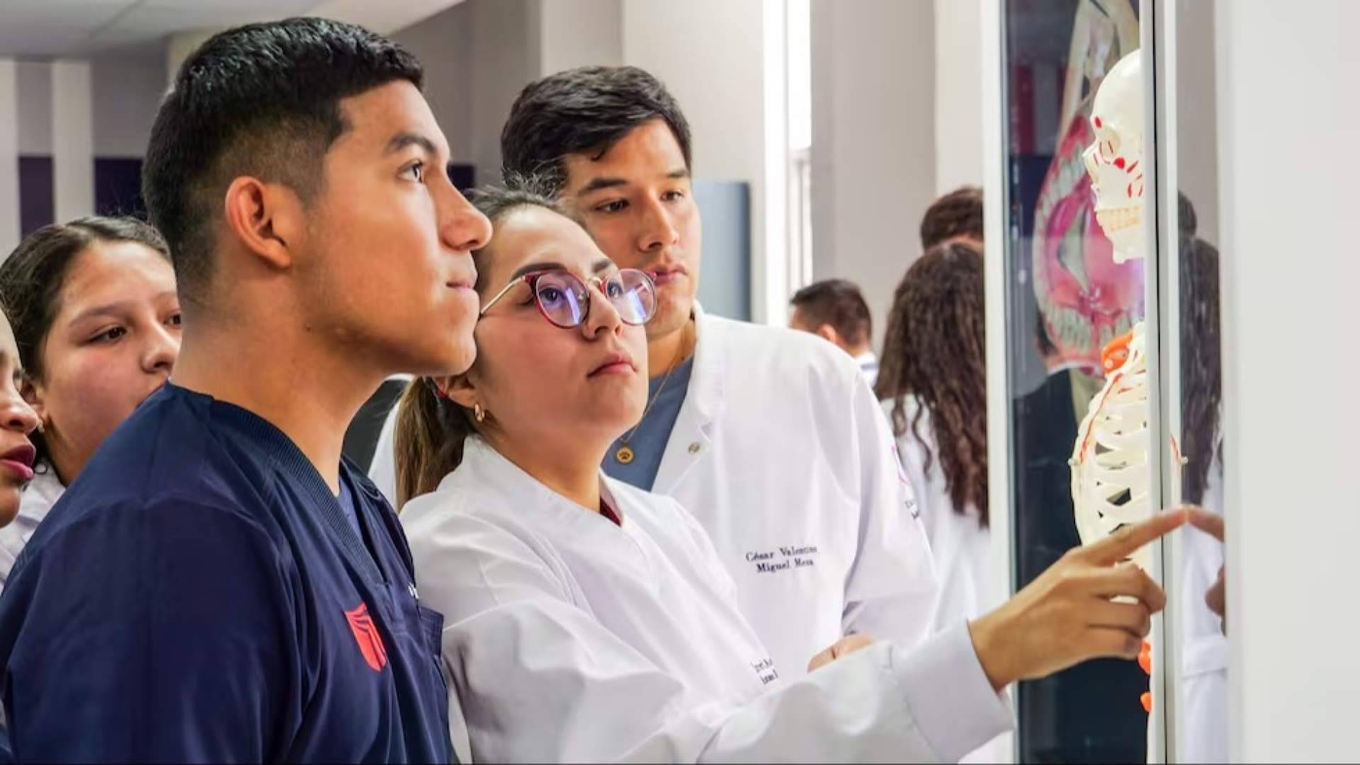 ¿Qué universidades ofrecen la carrera de Medicina en Perú?