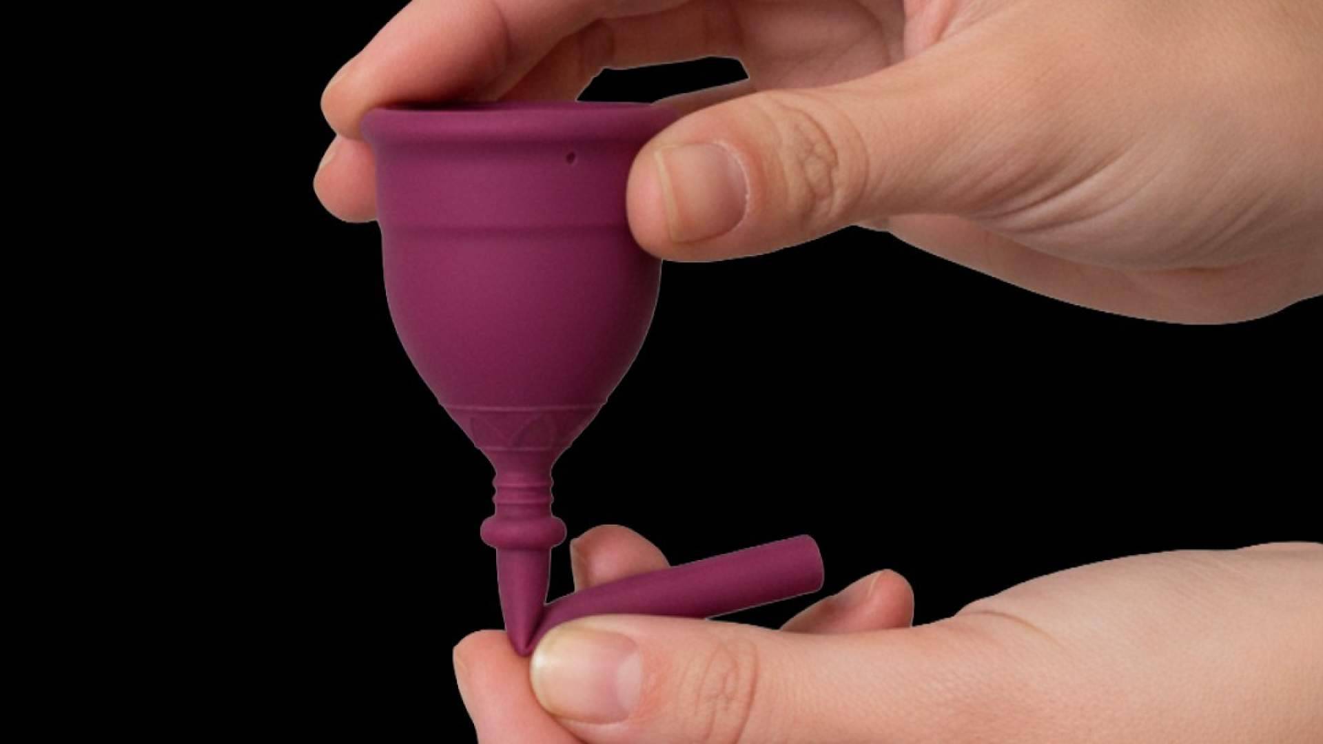 La nueva copa menstrual COTTONLOCK facilita el vaciado fuera de casa sin necesidad de retirarla