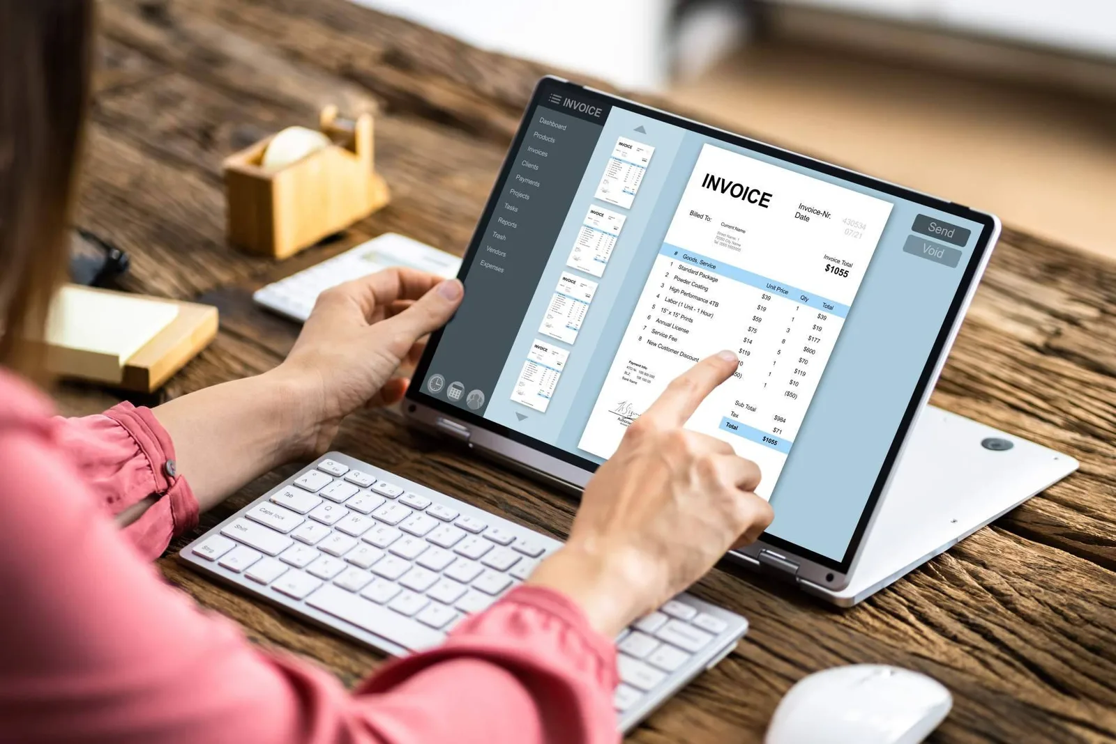 CRM Marca Blanca integra la normativa VeriFactu para facilitar la creación de empresas de software sin desarrollo propio