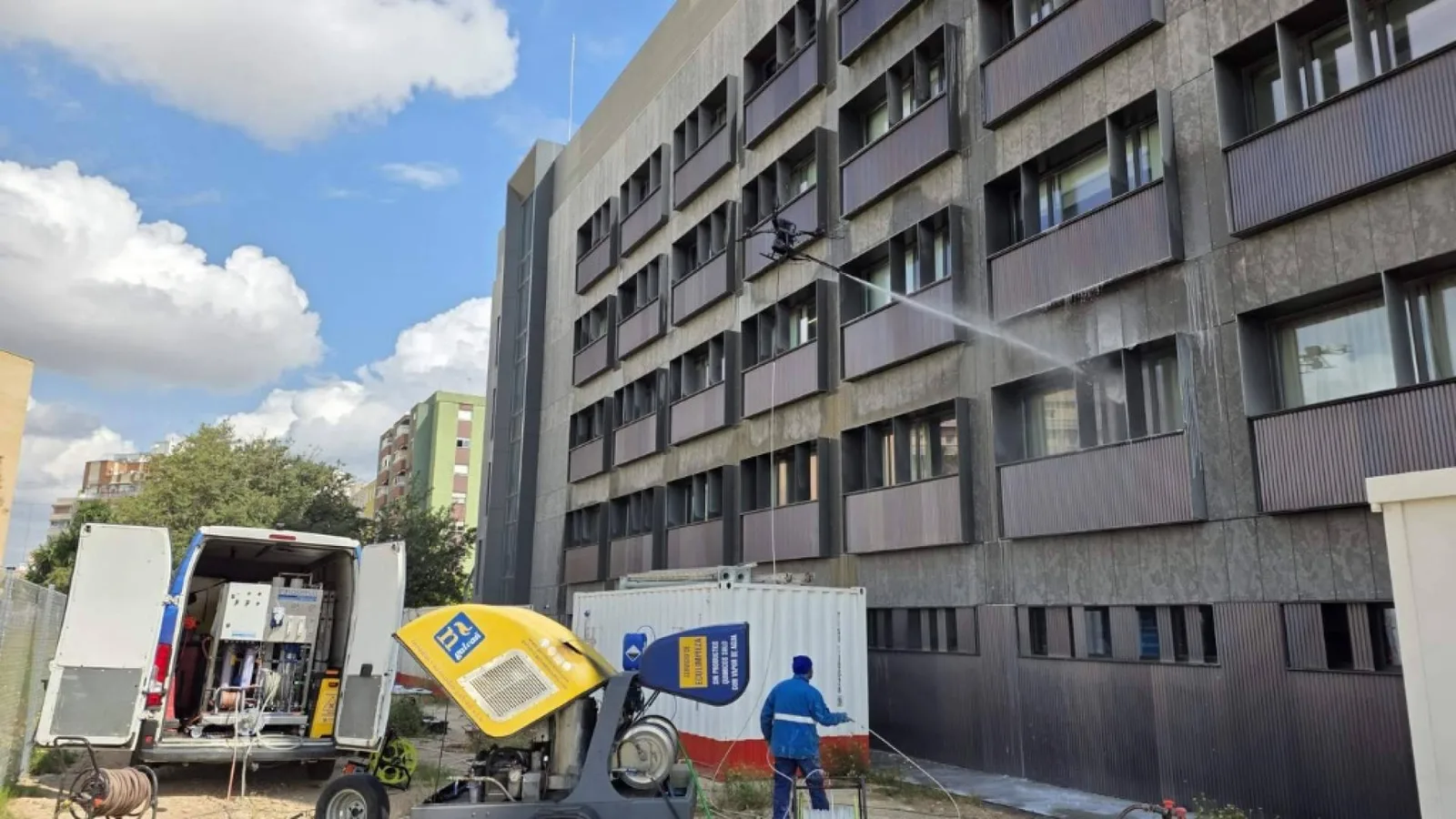 Galvañ Holding impulsa la limpieza con drones para trabajos en altura